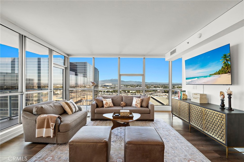 9 MacArthur Place 1402