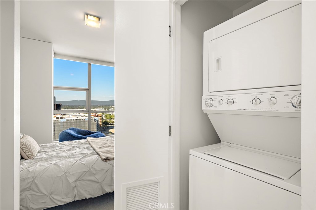 9 MacArthur Place 1402