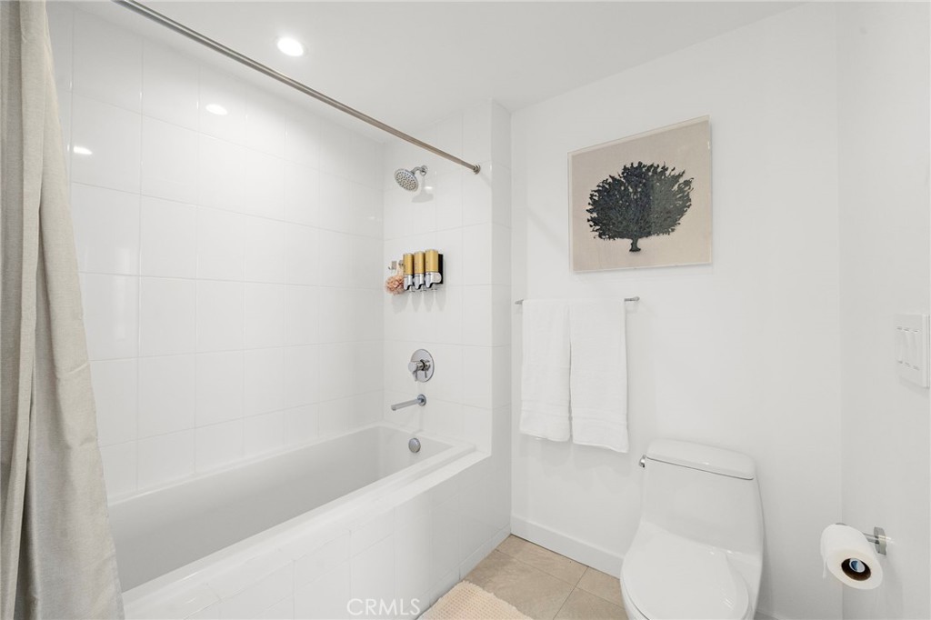 9 MacArthur Place 1402