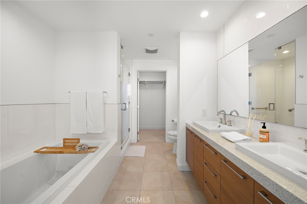 9 MacArthur Place 1402