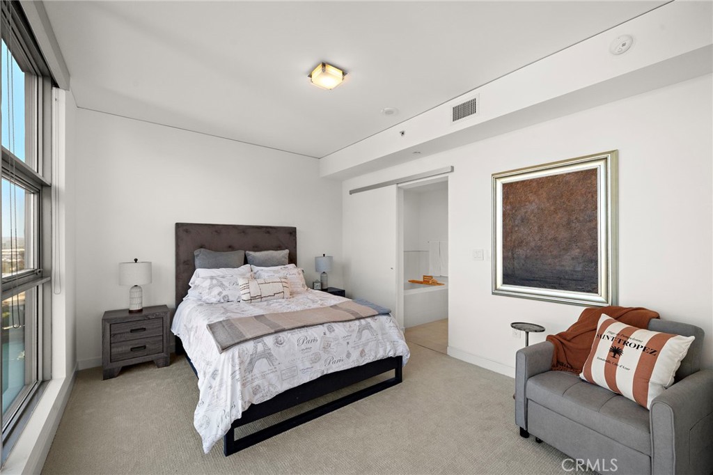 9 MacArthur Place 1402