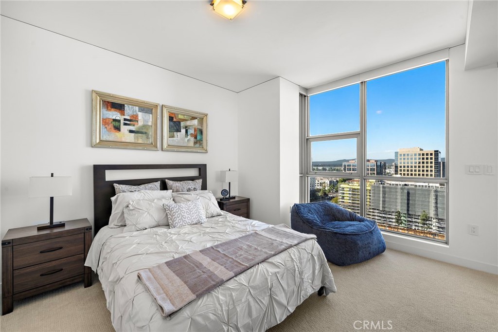 9 MacArthur Place 1402