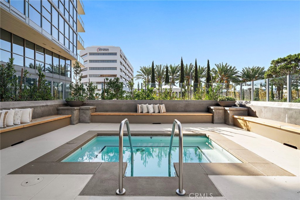9 MacArthur Place 1402