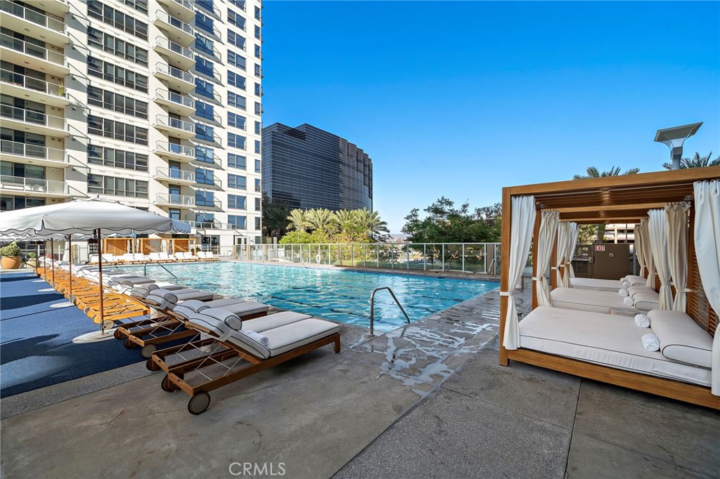 9 MacArthur Place 1402
