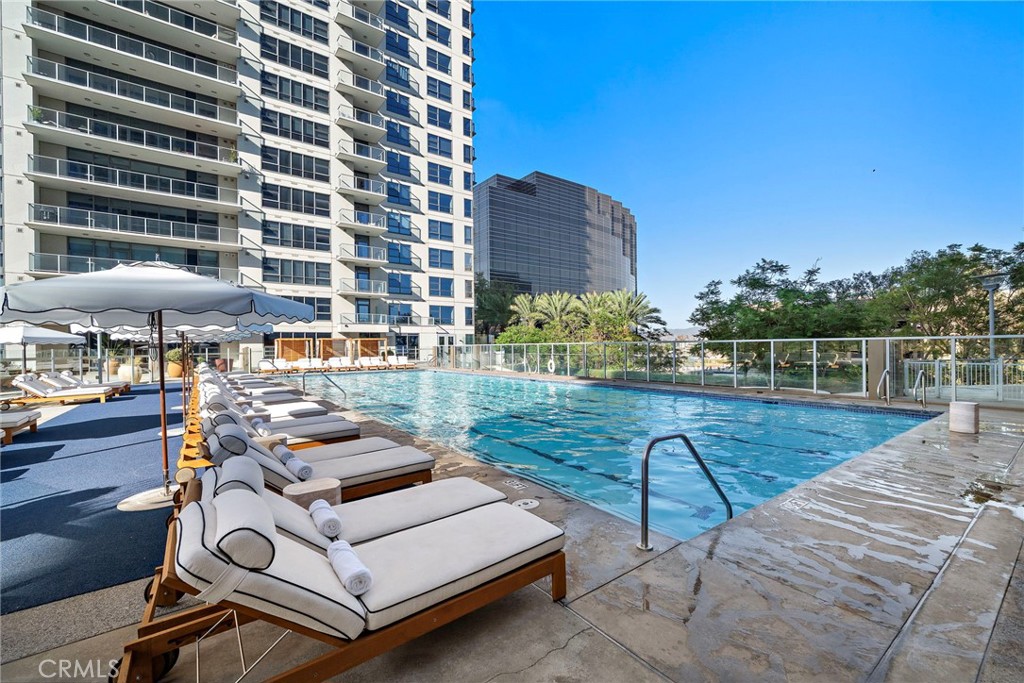 9 MacArthur Place 1402