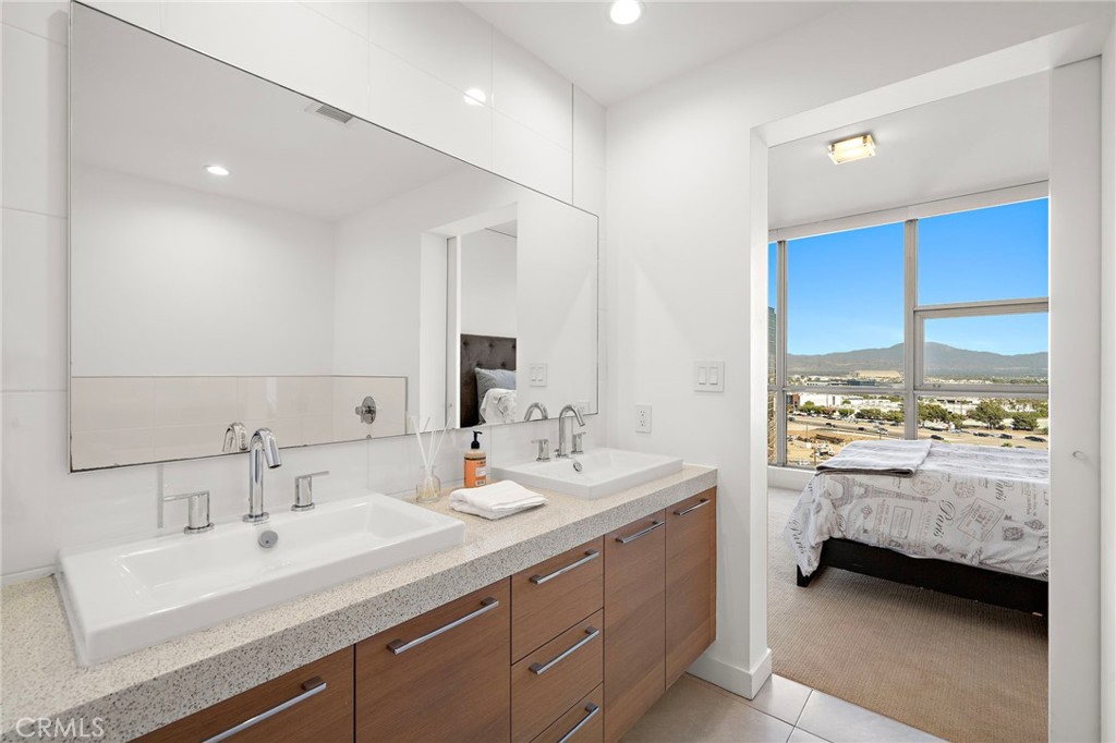 9 MacArthur Place 1402