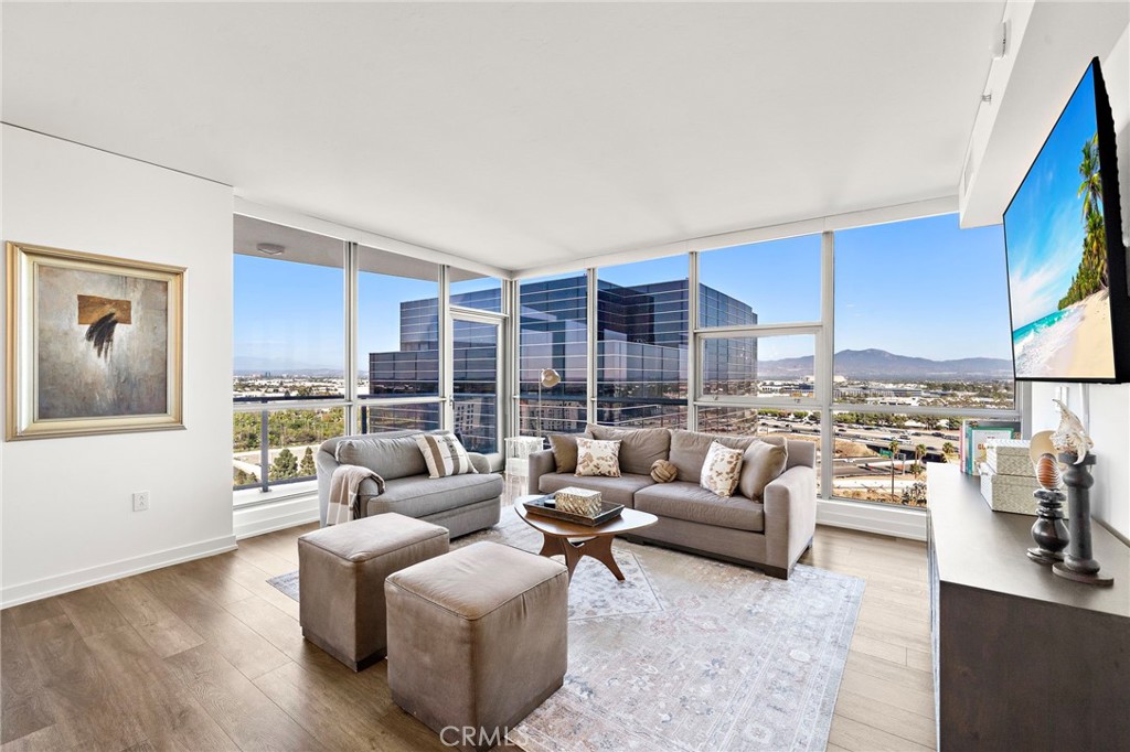 9 MacArthur Place 1402