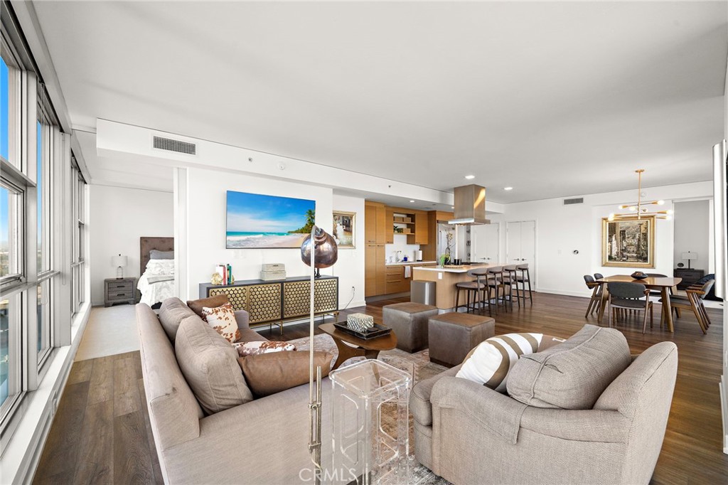 9 MacArthur Place 1402