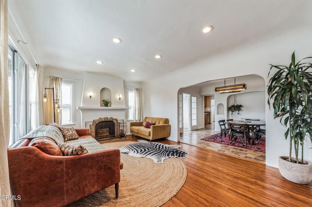 1039 S Eastman Avenue