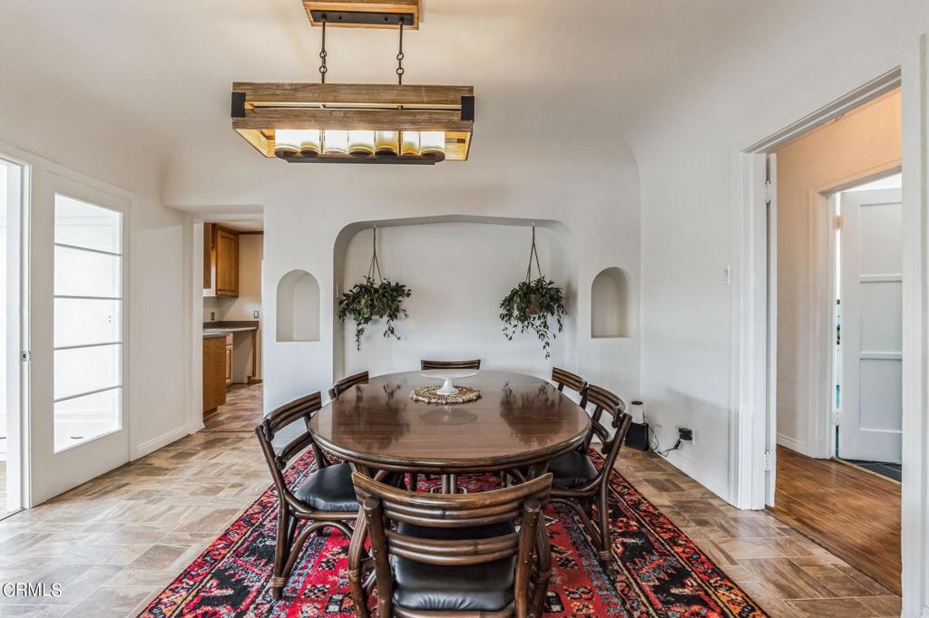 1039 S Eastman Avenue