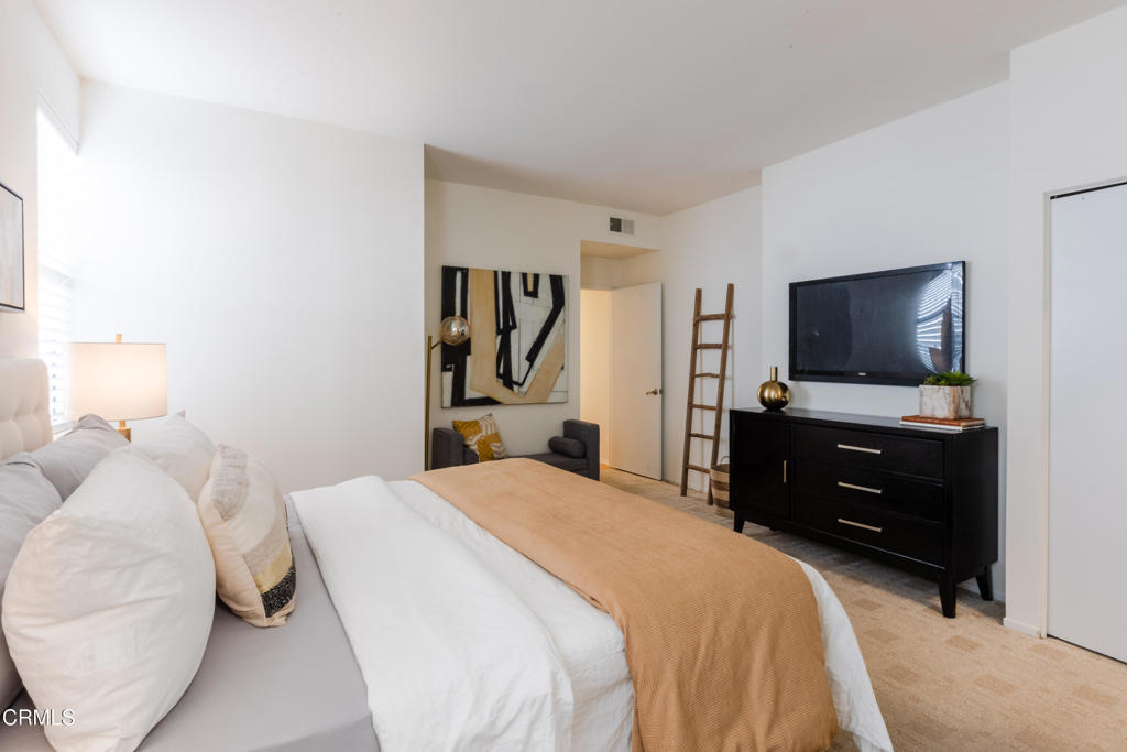 1331 S Saltair Avenue 2