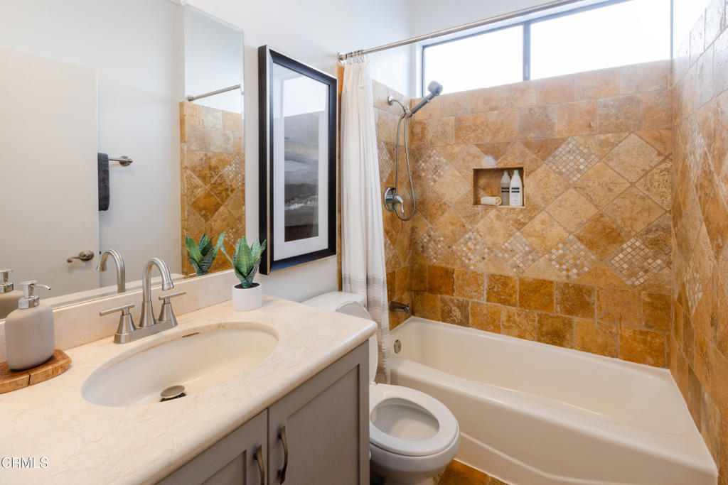 1331 S Saltair Avenue 2