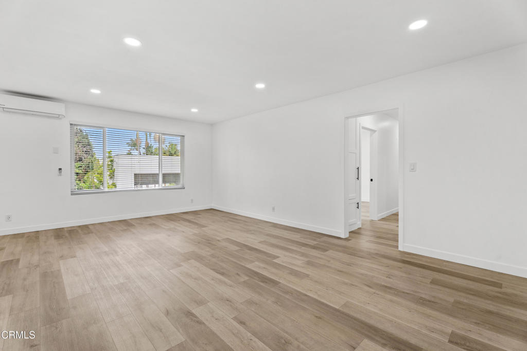 6721 S Springpark Avenue 3A