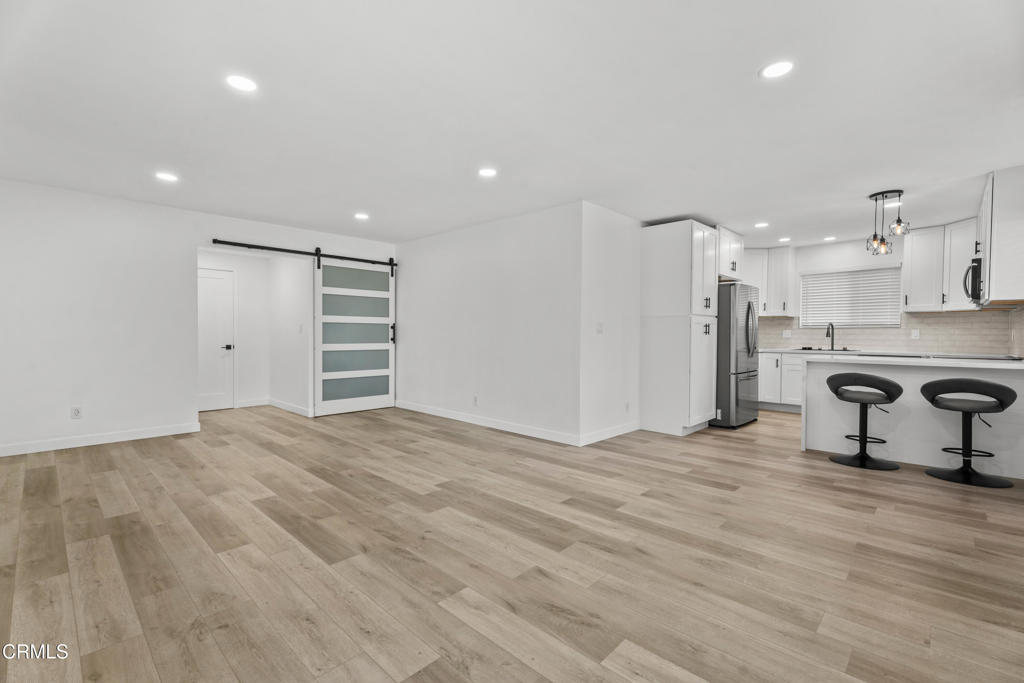 6721 S Springpark Avenue 3A