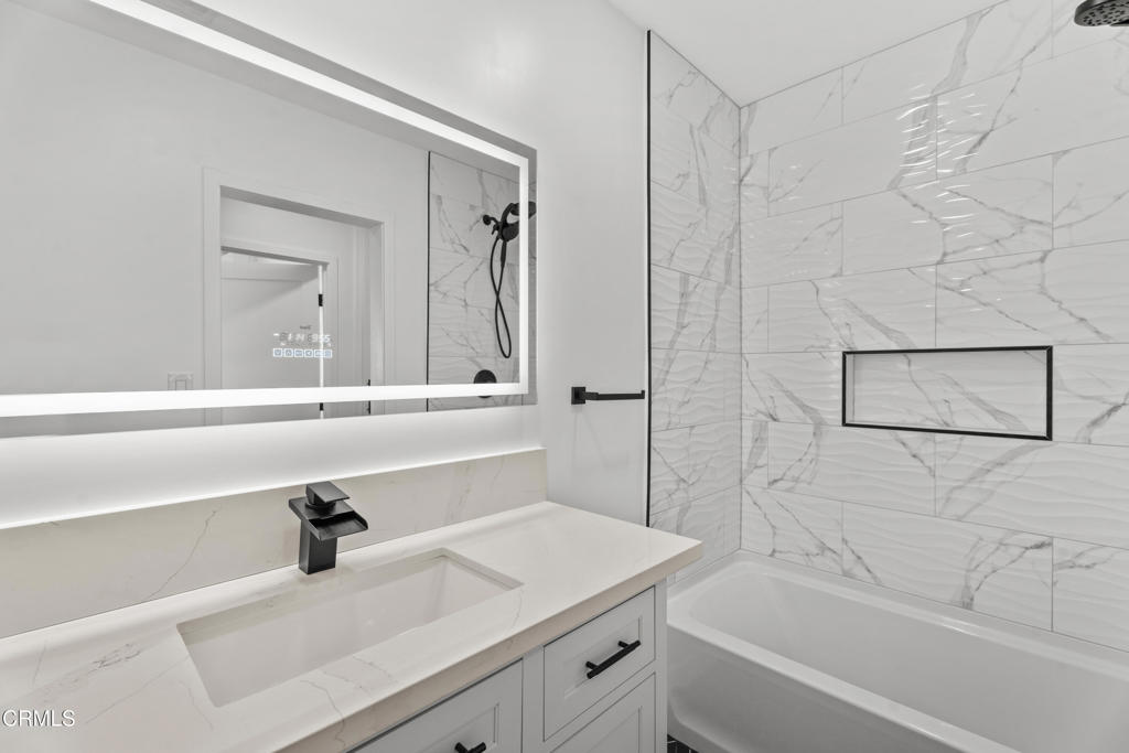 6721 S Springpark Avenue 3A