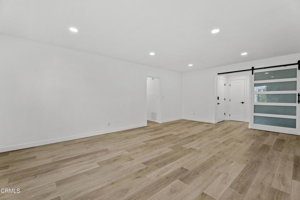 6721 S Springpark Avenue 3A