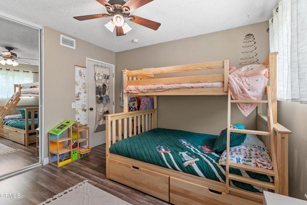 1124 W Calle Del Sol 1