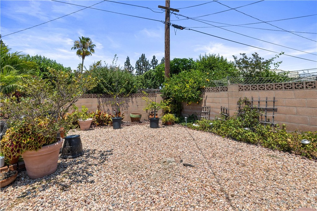 2511 E Oshkosh Avenue