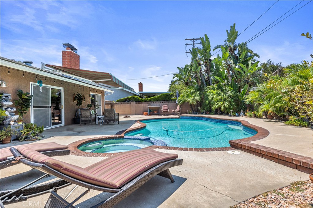 2511 E Oshkosh Avenue