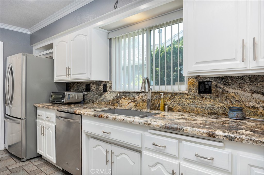 2511 E Oshkosh Avenue