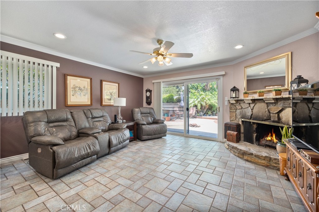 2511 E Oshkosh Avenue