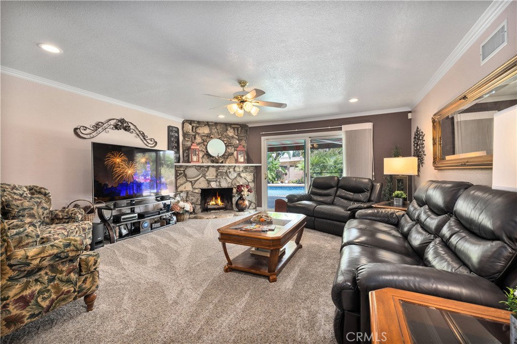 2511 E Oshkosh Avenue