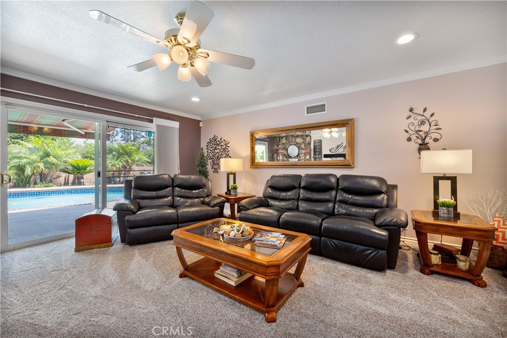 2511 E Oshkosh Avenue