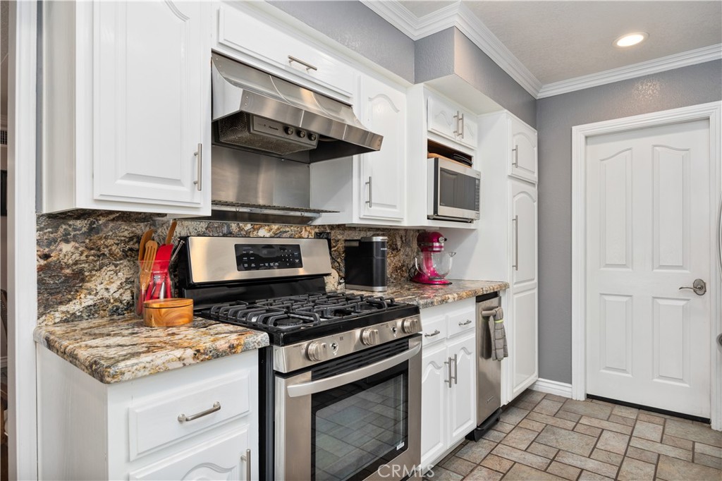 2511 E Oshkosh Avenue