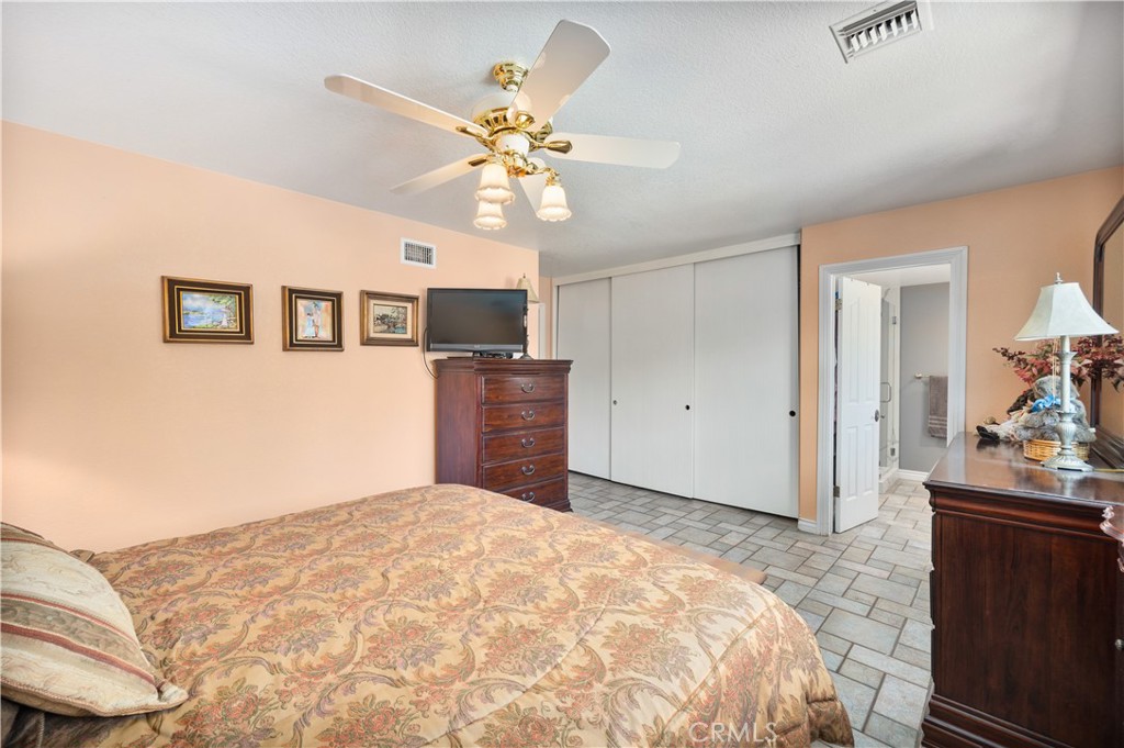 2511 E Oshkosh Avenue