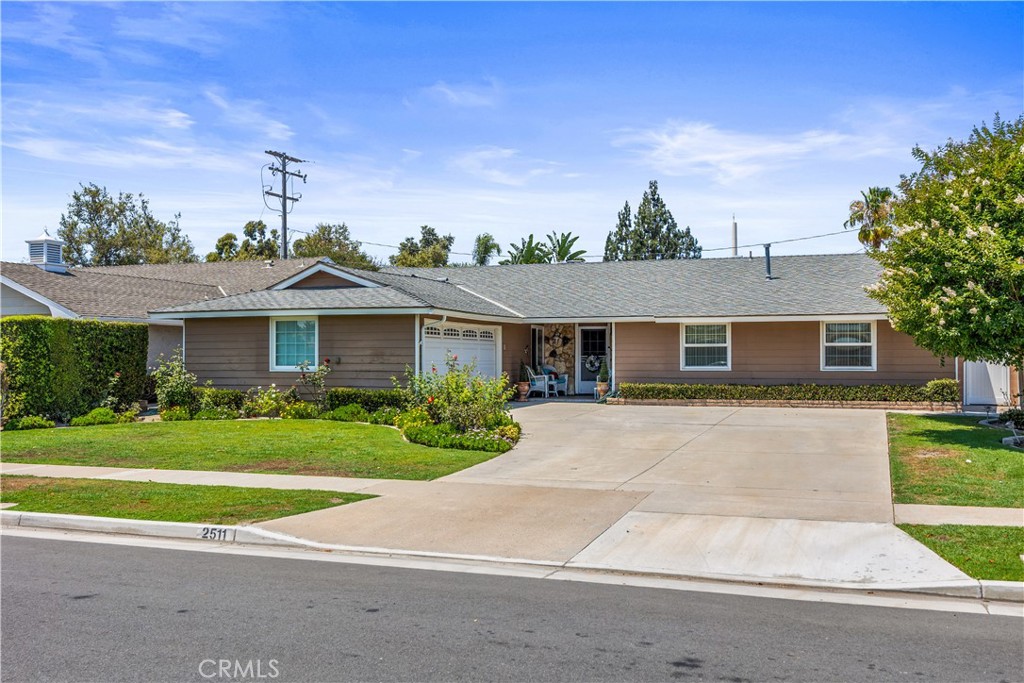 2511 E Oshkosh Avenue