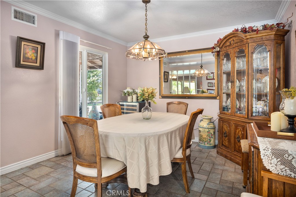 2511 E Oshkosh Avenue