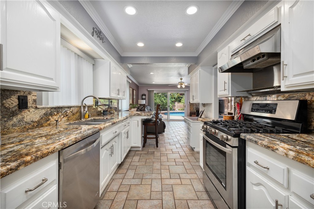 2511 E Oshkosh Avenue