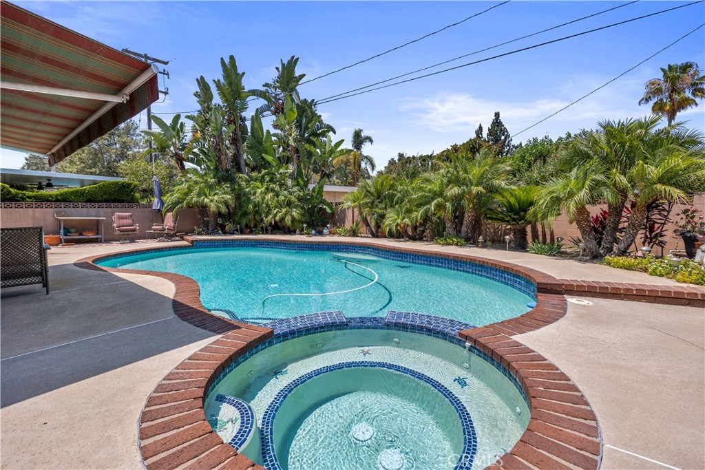 2511 E Oshkosh Avenue