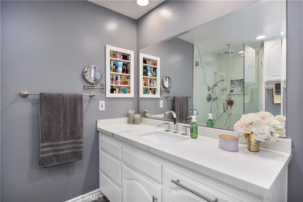 2511 E Oshkosh Avenue