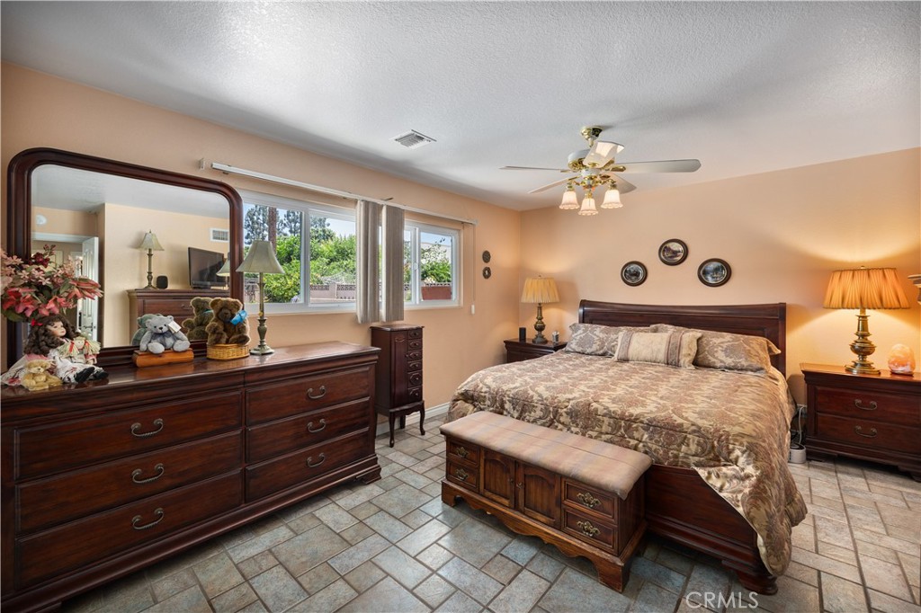 2511 E Oshkosh Avenue