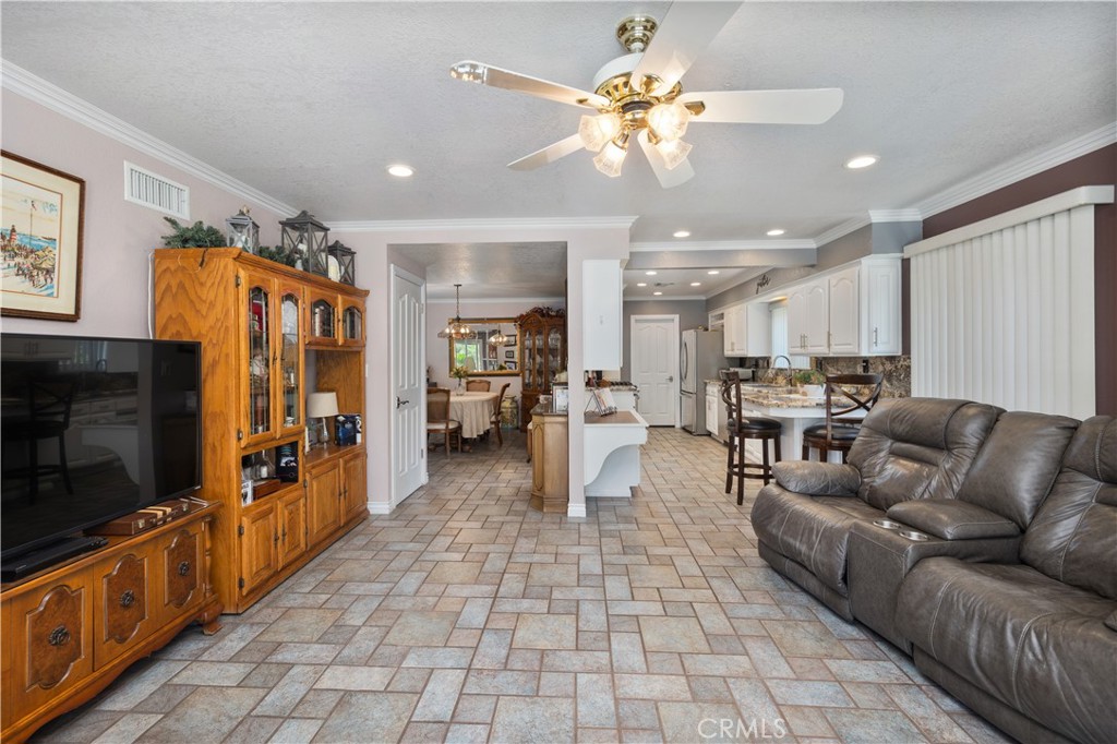 2511 E Oshkosh Avenue