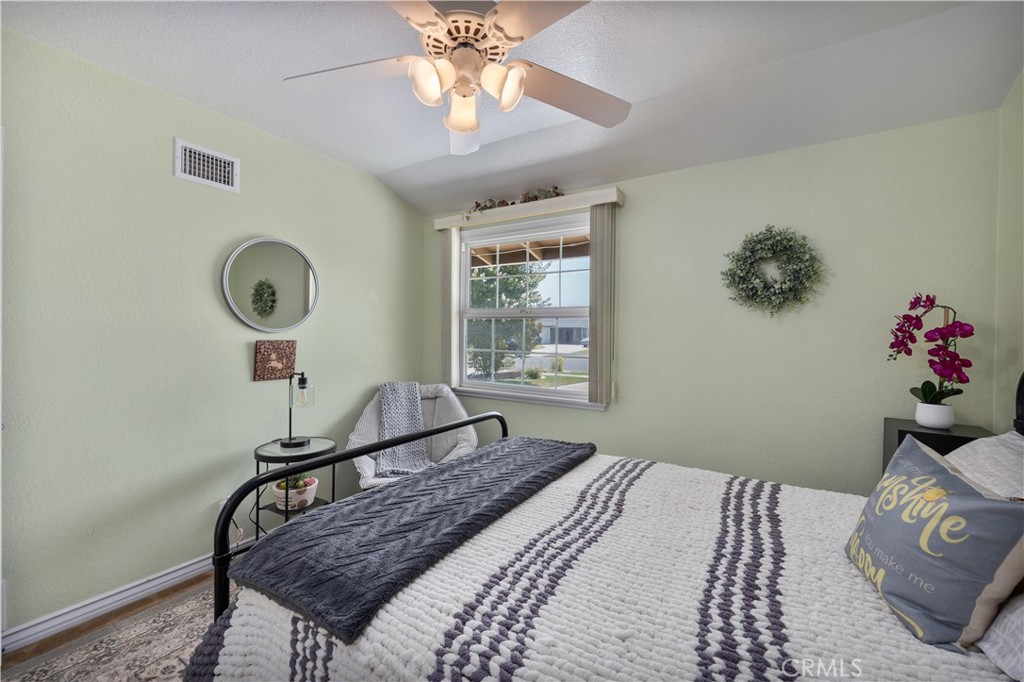 2511 E Oshkosh Avenue