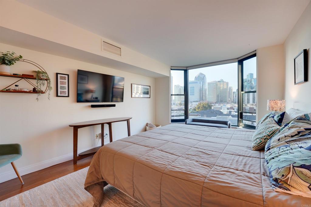 500 W Harbor Drive 903