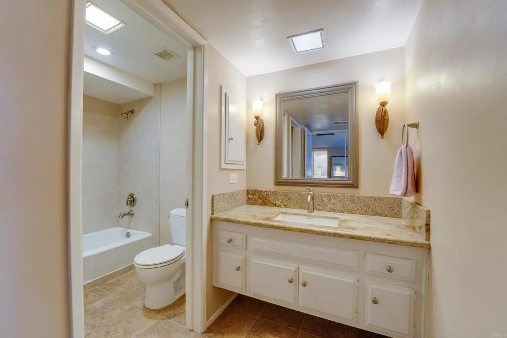 4900 Rosehedge Drive Unit 208