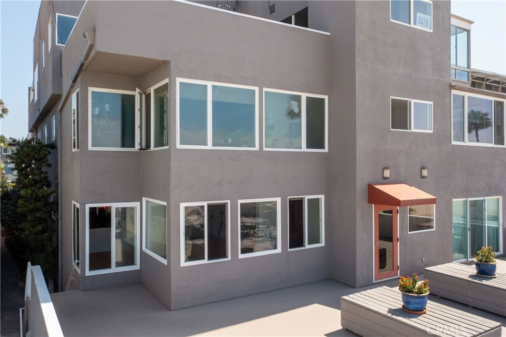1174 E Ocean Boulevard 9