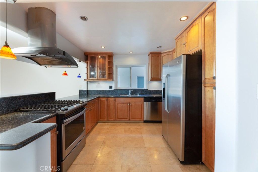 1174 E Ocean Boulevard 9