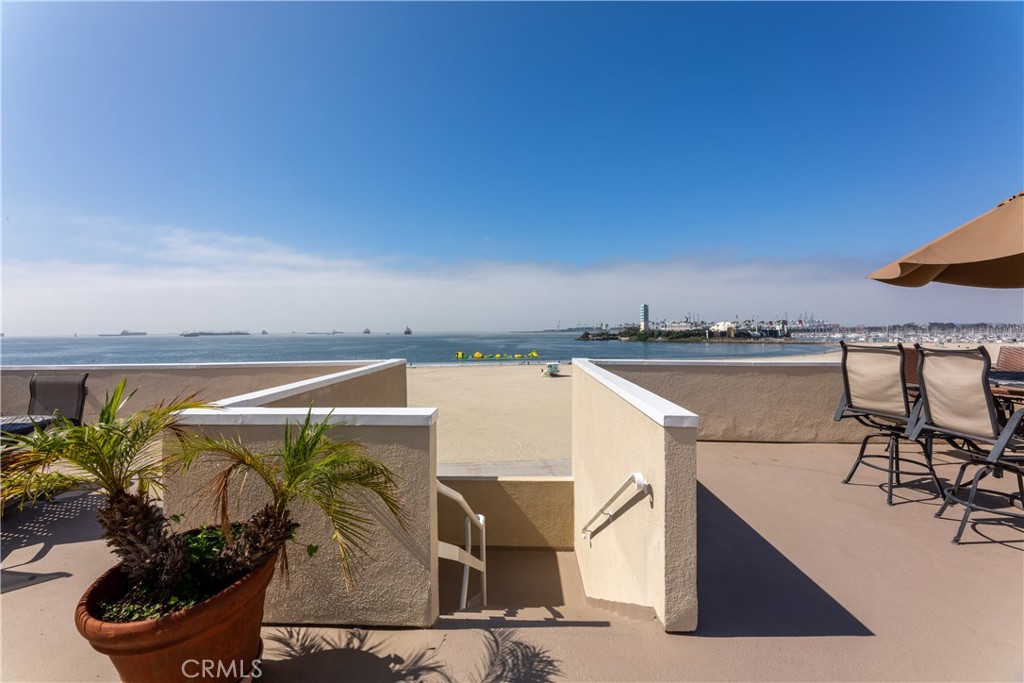 1174 E Ocean Boulevard 9