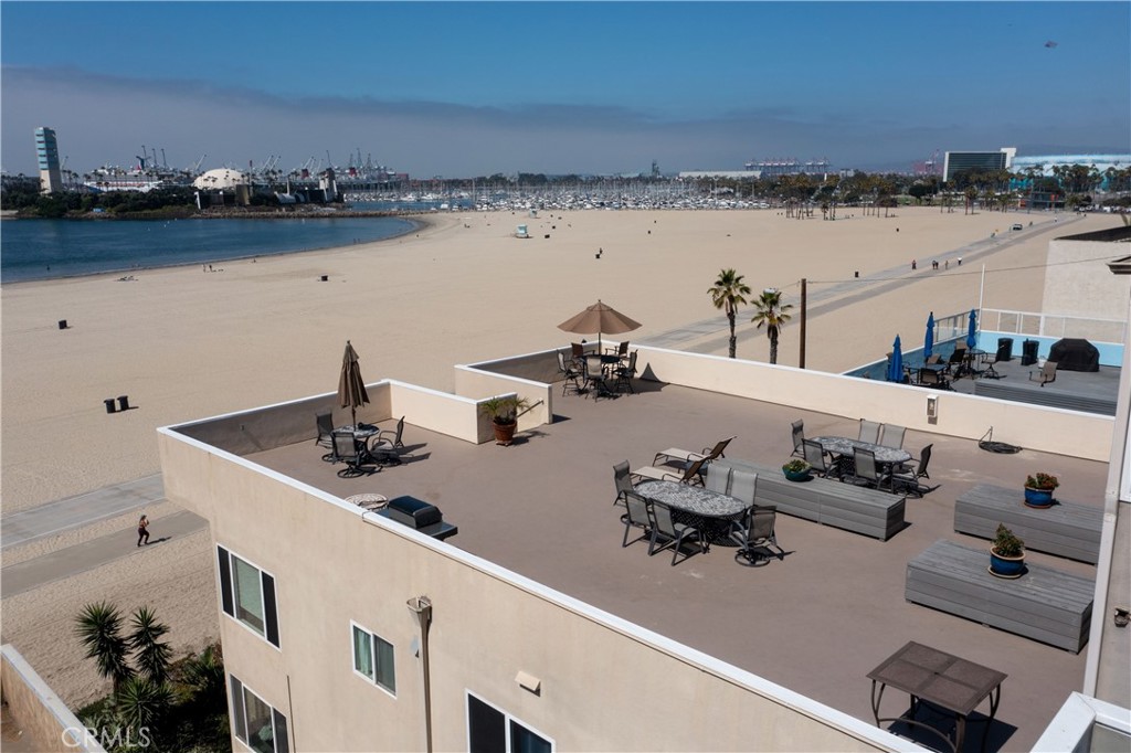 1174 E Ocean Boulevard 9