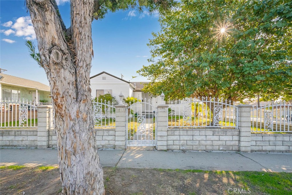 740 W Rosecrans Avenue