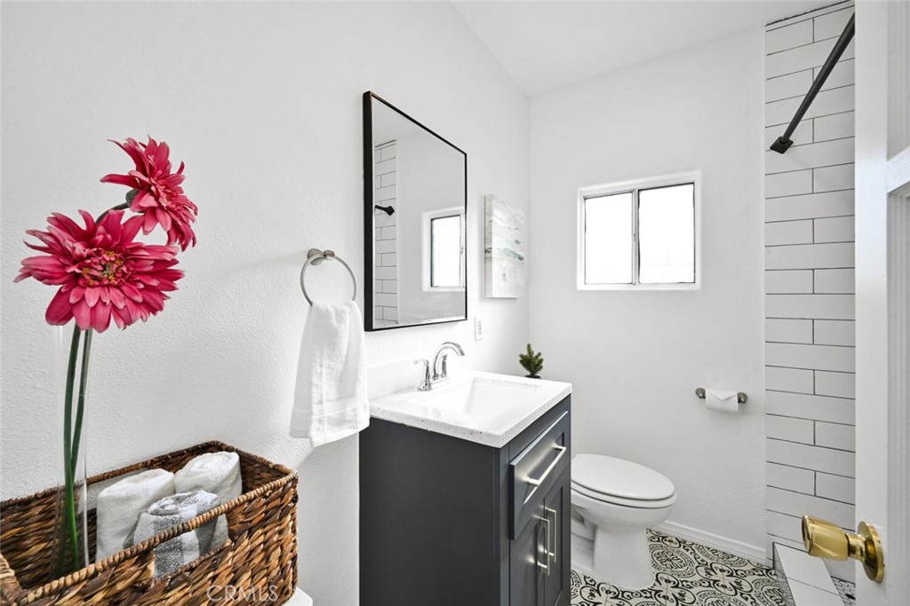 740 W Rosecrans Avenue