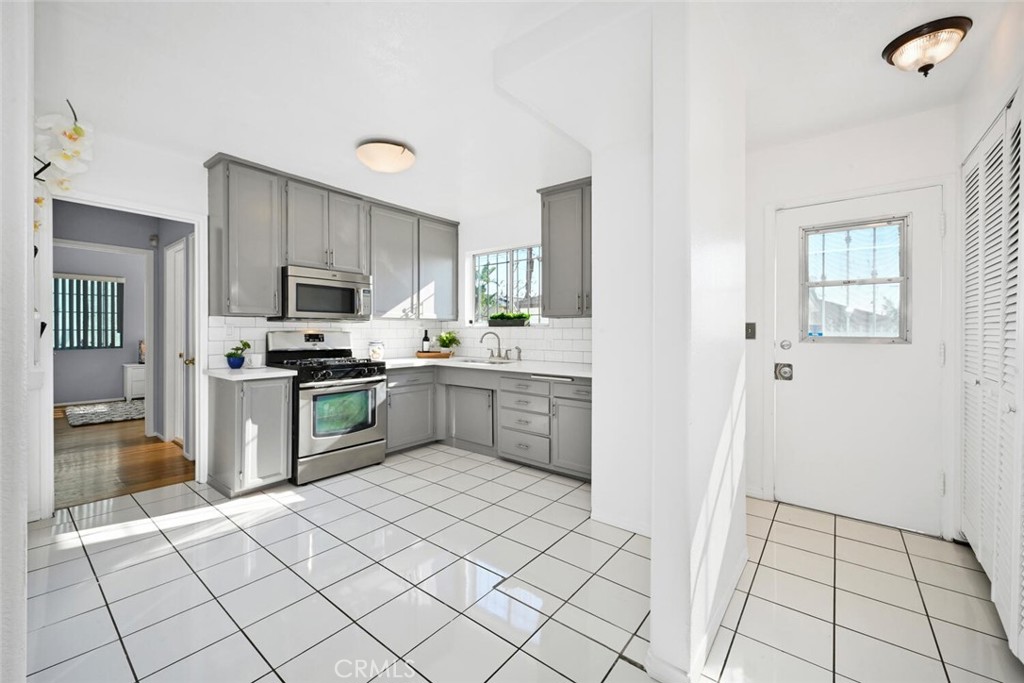 740 W Rosecrans Avenue