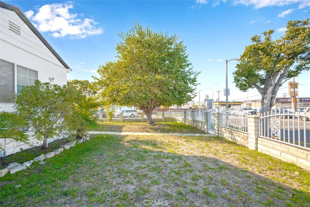 740 W Rosecrans Avenue