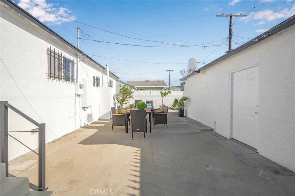 740 W Rosecrans Avenue