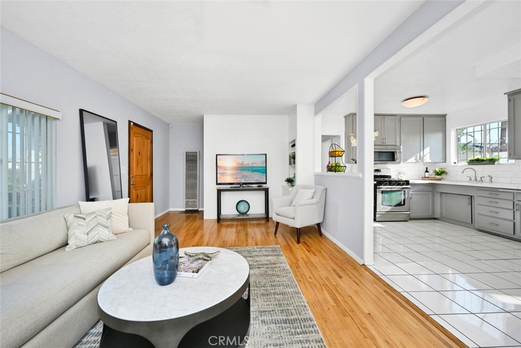 740 W Rosecrans Avenue