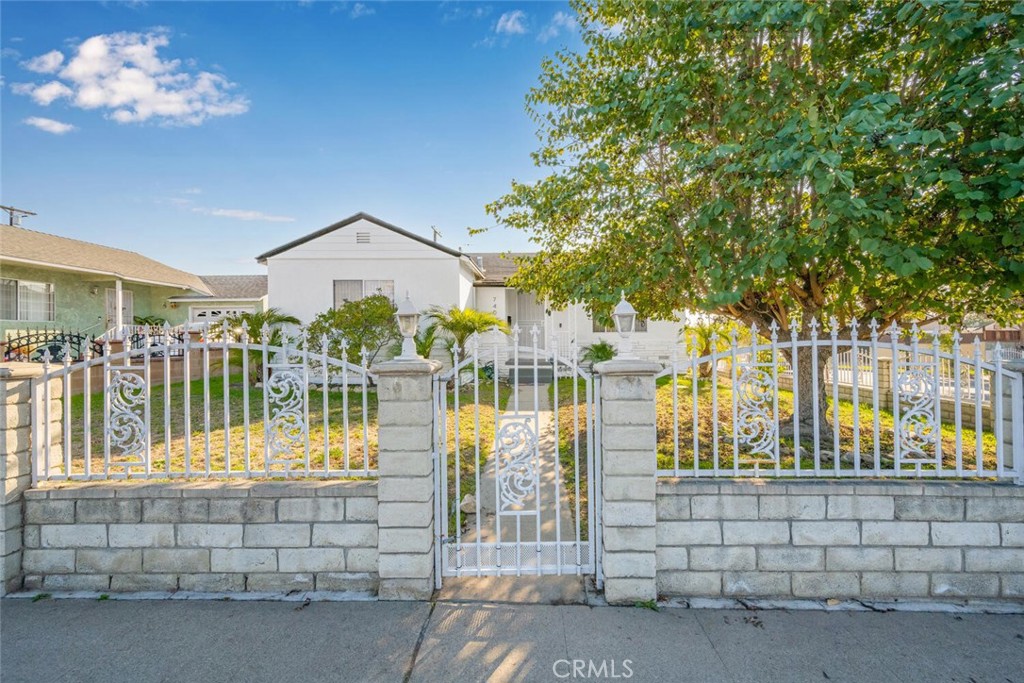 740 W Rosecrans Avenue